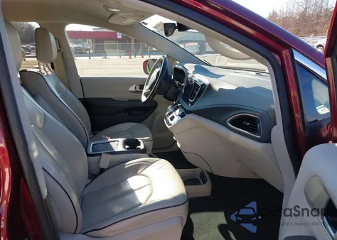 2018 Chrysler Pacifica Hybrid Limited z USA, uszkodzony, nr VIN 2C4RC1N70JR365814